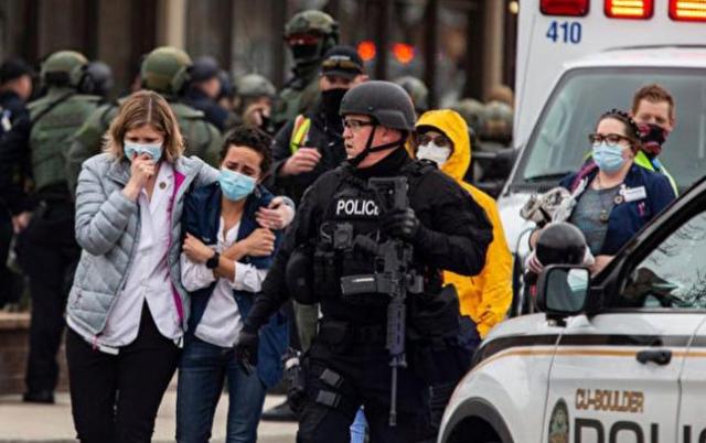 美国近期频发枪击事件 掘金主帅泪洒发布会现场